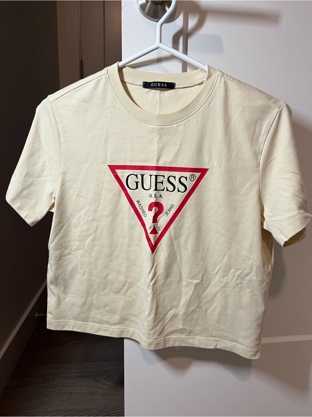 GUESS Classic Logo Cream Graphic T-Shirt Size S